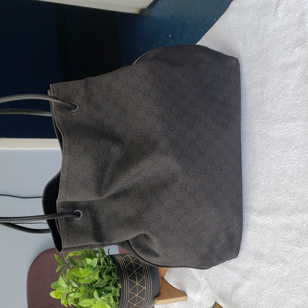 Gucci tote Authentic Crossbody w/ GG logo